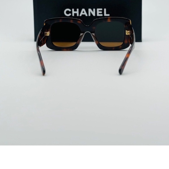 CHANEL rectangle Oversized Sunglasses With CC Chanel Logo And Gold Details - Picture 6 of 7